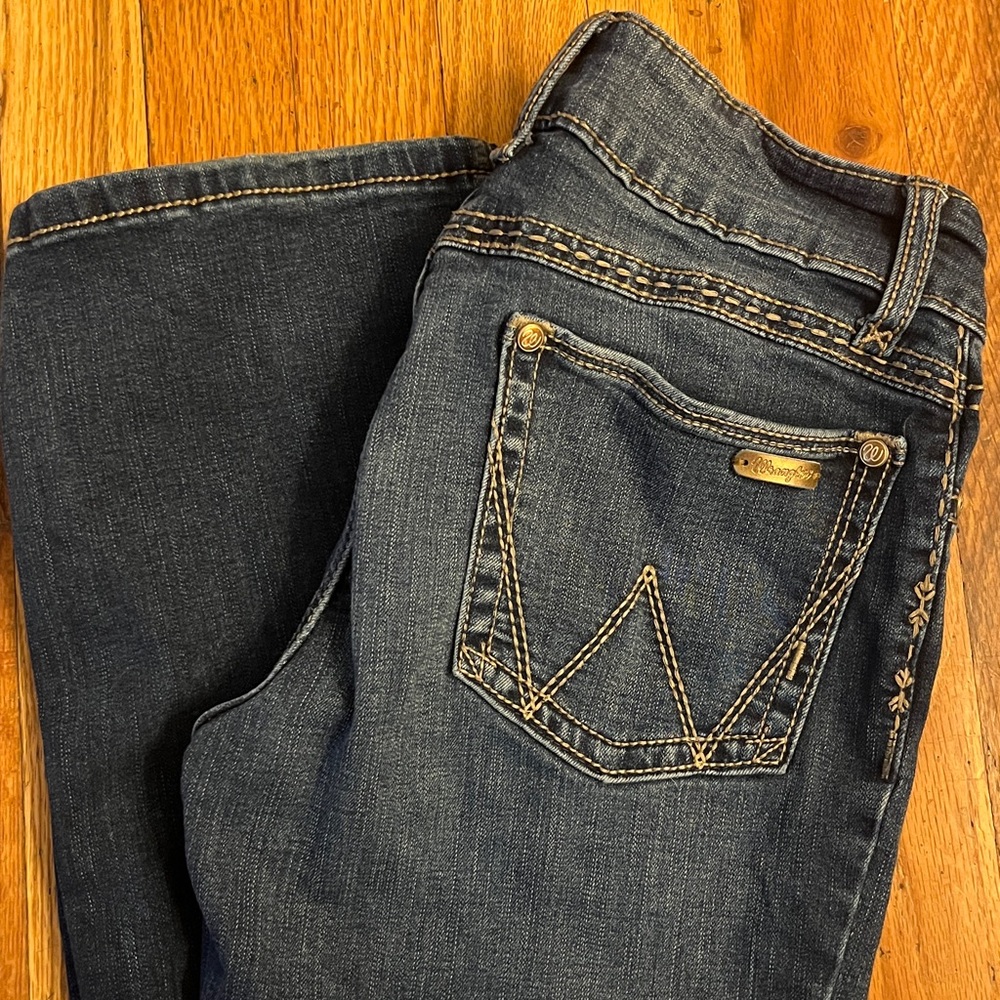 Wrangler Women's Boot Cut Blue Jeans- size 3/4 X 32
